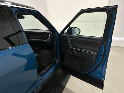 Used 2023 Rivian R1S Adventure AWD/4WD image 18