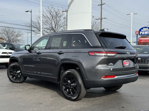 Used 2022 Jeep Grand Cherokee Limited image 17