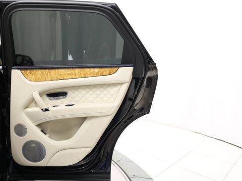 Used 2017 Bentley Bentayga AWD/4WD image 84
