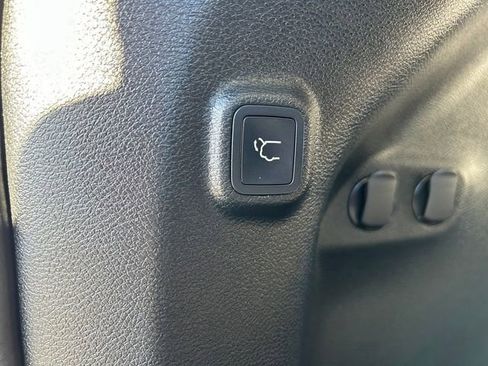 Used 2022 Jeep Cherokee Limited image 18