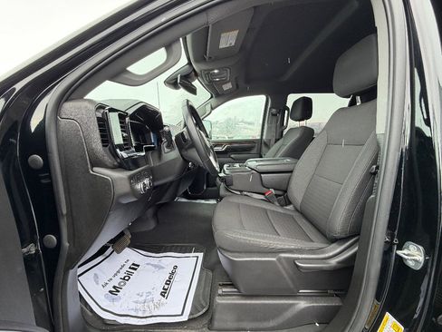 Used 2024 GMC Sierra 3500 SLE image 2