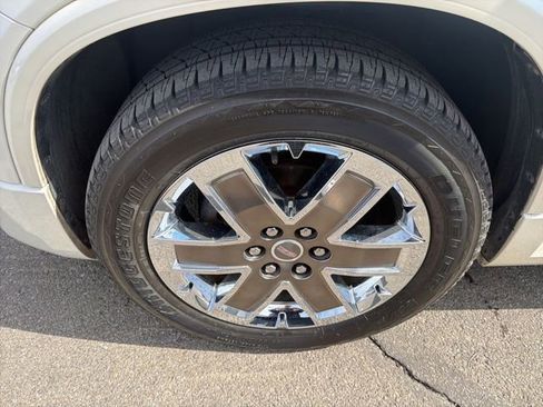 Used 2011 GMC Acadia Denali image 17