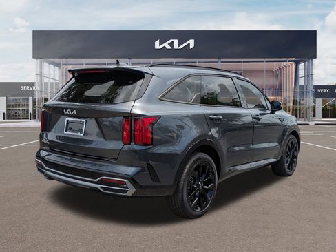Certified 2023 Kia Sorento SX FWD image 4