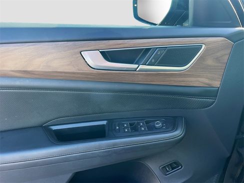 Used 2024 Volkswagen Atlas SE image 9