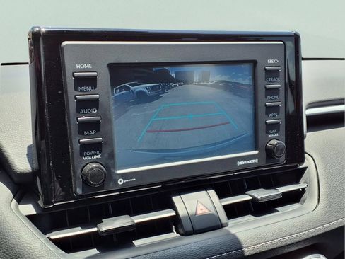 Used 2021 Toyota RAV4 XLE w/ Convenience Package FWD image 17