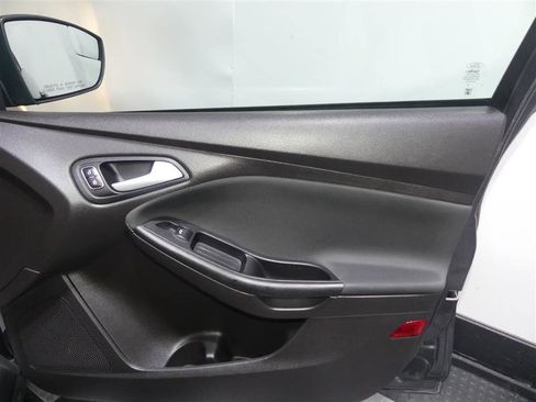 Used 2017 Ford Focus SE image 18