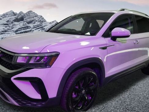 Used 2024 Volkswagen Taos SE w/ Panoramic Sunroof Package image 1