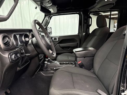 Used 2023 Jeep Gladiator Sport AWD/4WD image 16