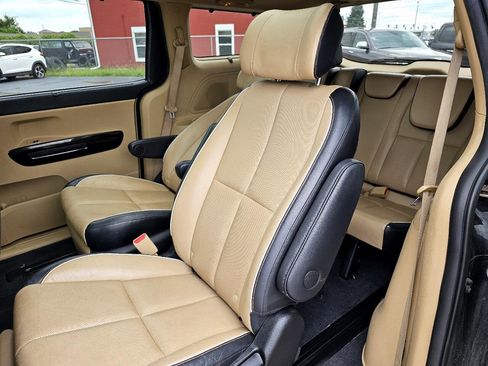 Used 2015 Kia Sedona SX Limited image 10