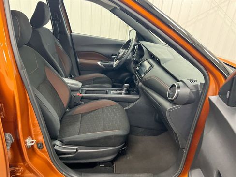 Used 2021 Nissan Kicks SR image 21