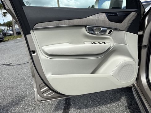 Used 2024 Volvo XC90 T8 Plus w/ Protection Package Premier image 38