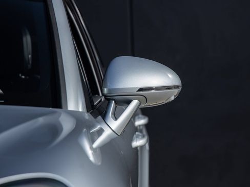 Certified 2026 Porsche Macan AWD/4WD image 19