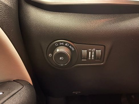 Used 2025 Jeep Compass Limited AWD/4WD image 14