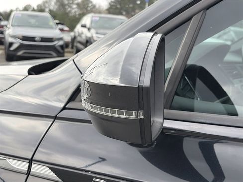 Used 2023 Volkswagen Tiguan SE R-Line image 30