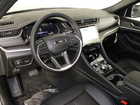 New 2025 Jeep Grand Cherokee Limited image 23