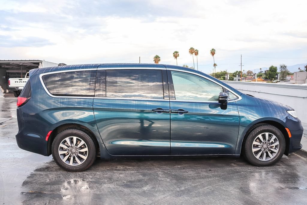 Used 2024 Chrysler Pacifica Limited FWD image 13