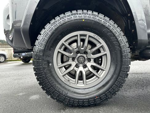 Used 2019 Toyota 4Runner SR5 Premium image 12