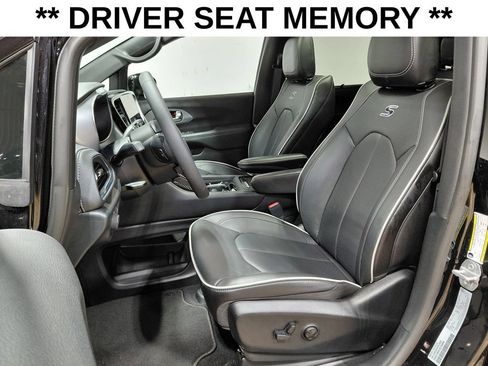 Used 2026 Chrysler Pacifica Limited w/ S Appearance Package AWD/4WD image 20