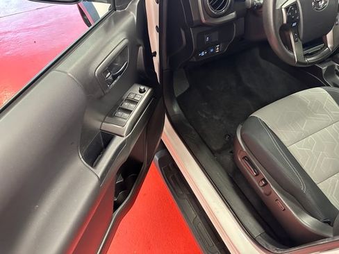 Certified 2023 Toyota Tacoma TRD Off-Road AWD/4WD image 9