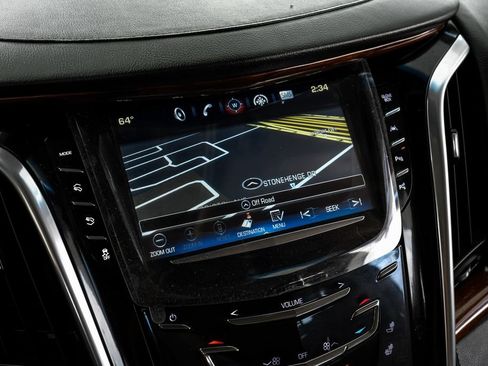 Used 2019 Cadillac Escalade Luxury AWD/4WD image 20