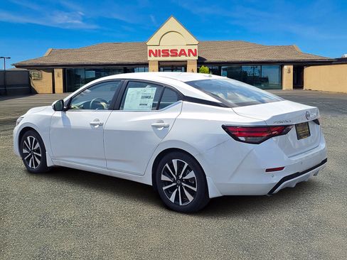 Used 2025 Nissan Sentra SV w/ SV Premium Package FWD image 3