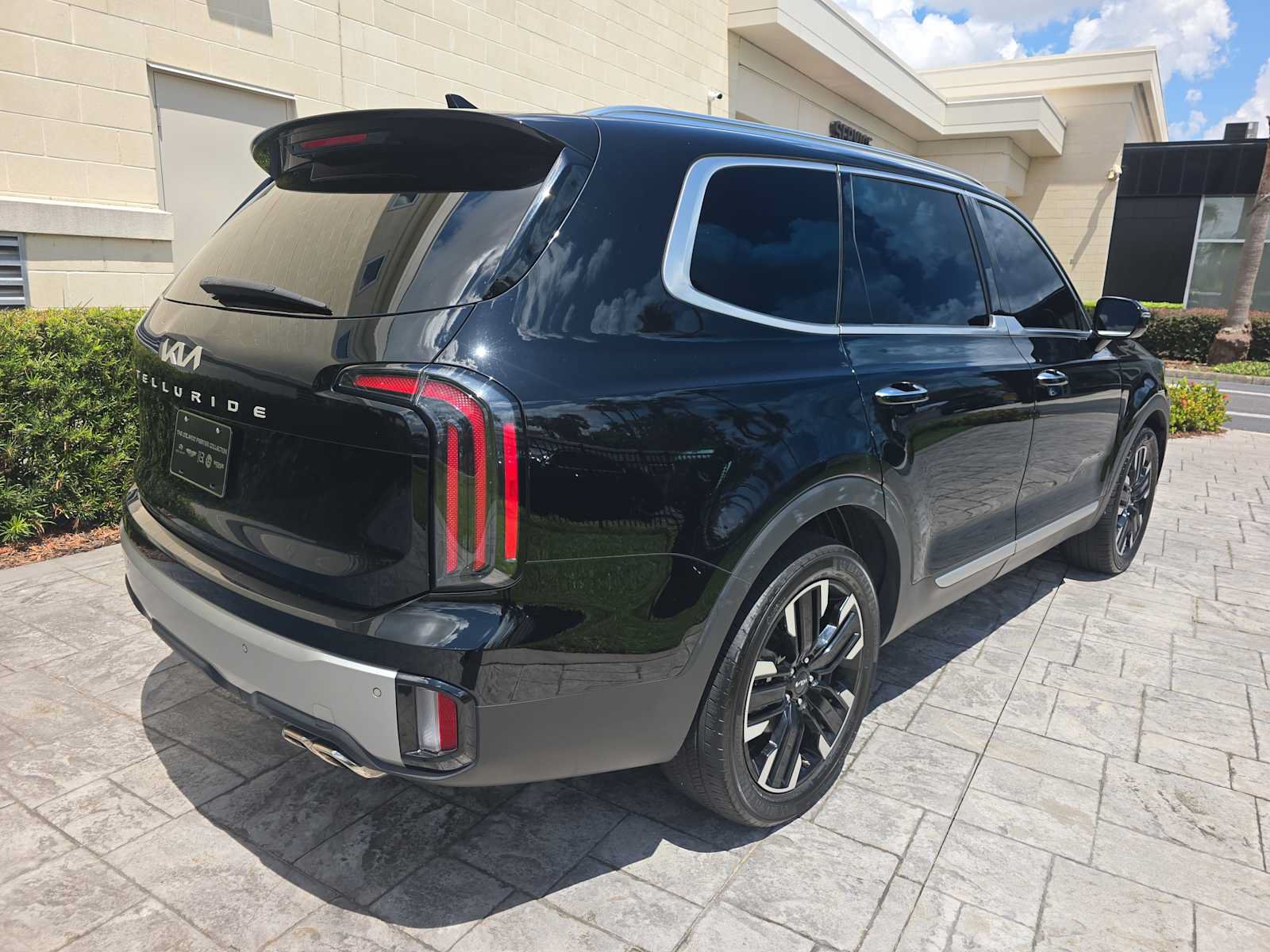 Used 2023 Kia Telluride SX Prestige AWD/4WD image 3