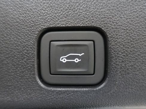 Used 2026 Chevrolet Traverse LT w/ Driver Confidence Package FWD image 23