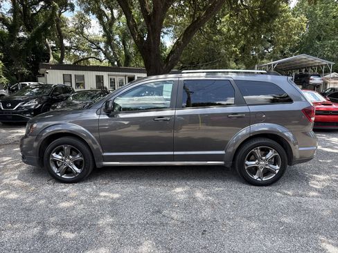 Used 2015 Dodge Journey Crossroad w/ Flexible Seating Group FWD image 2