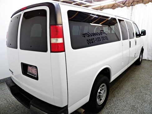 Used 2016 Chevrolet Express 3500 LS w/ Chrome Appearance Package RWD image 5