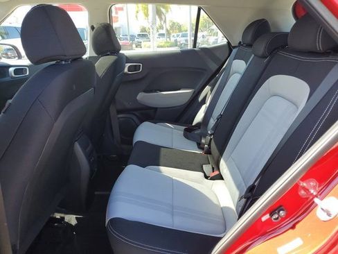 Certified 2025 Hyundai Venue SEL image 7