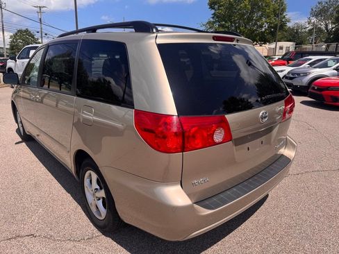 Used 2010 Toyota Sienna CE FWD image 3