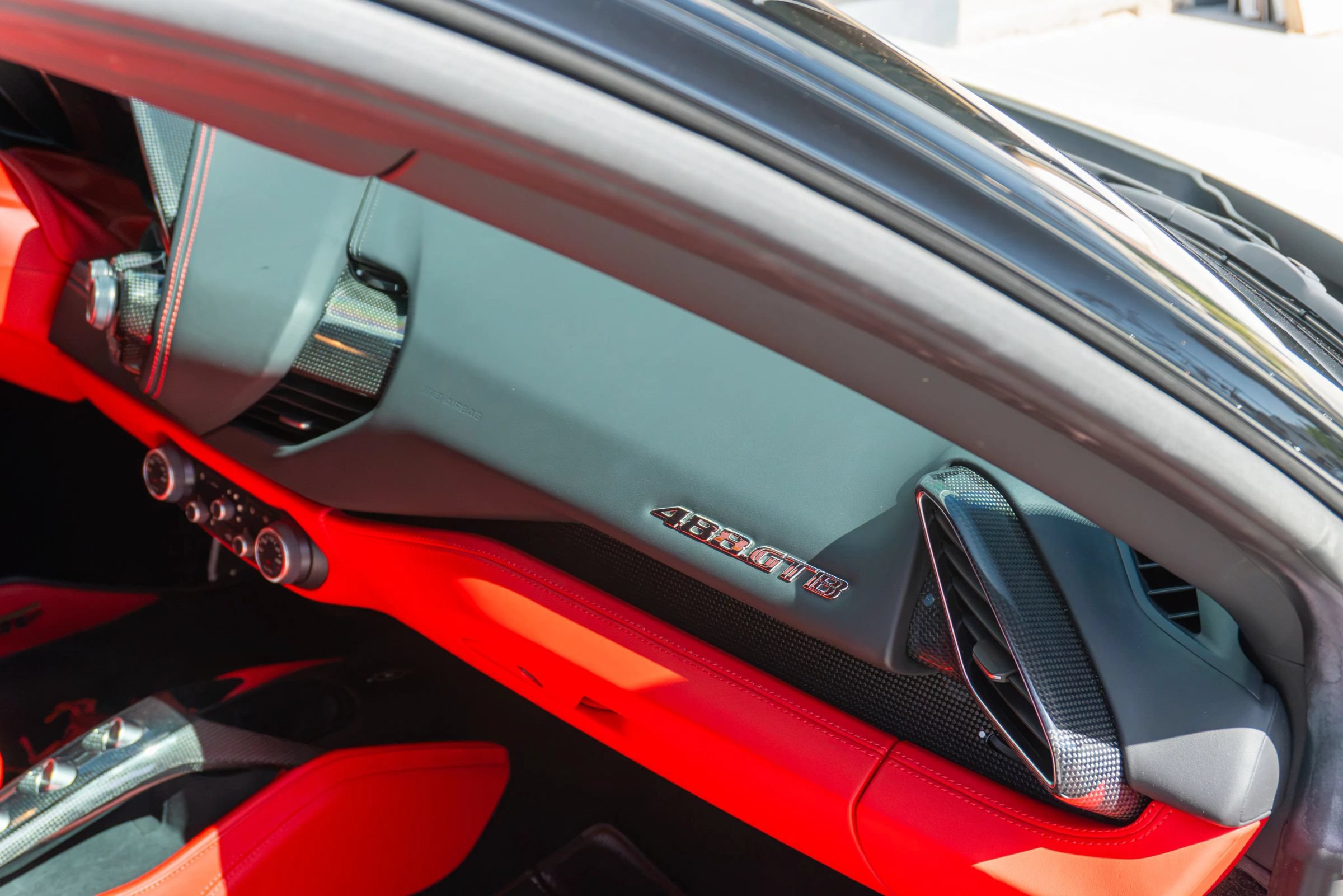 Used 2018 Ferrari 488 GTB RWD image 14