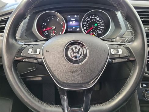 Used 2018 Volkswagen Tiguan S image 32