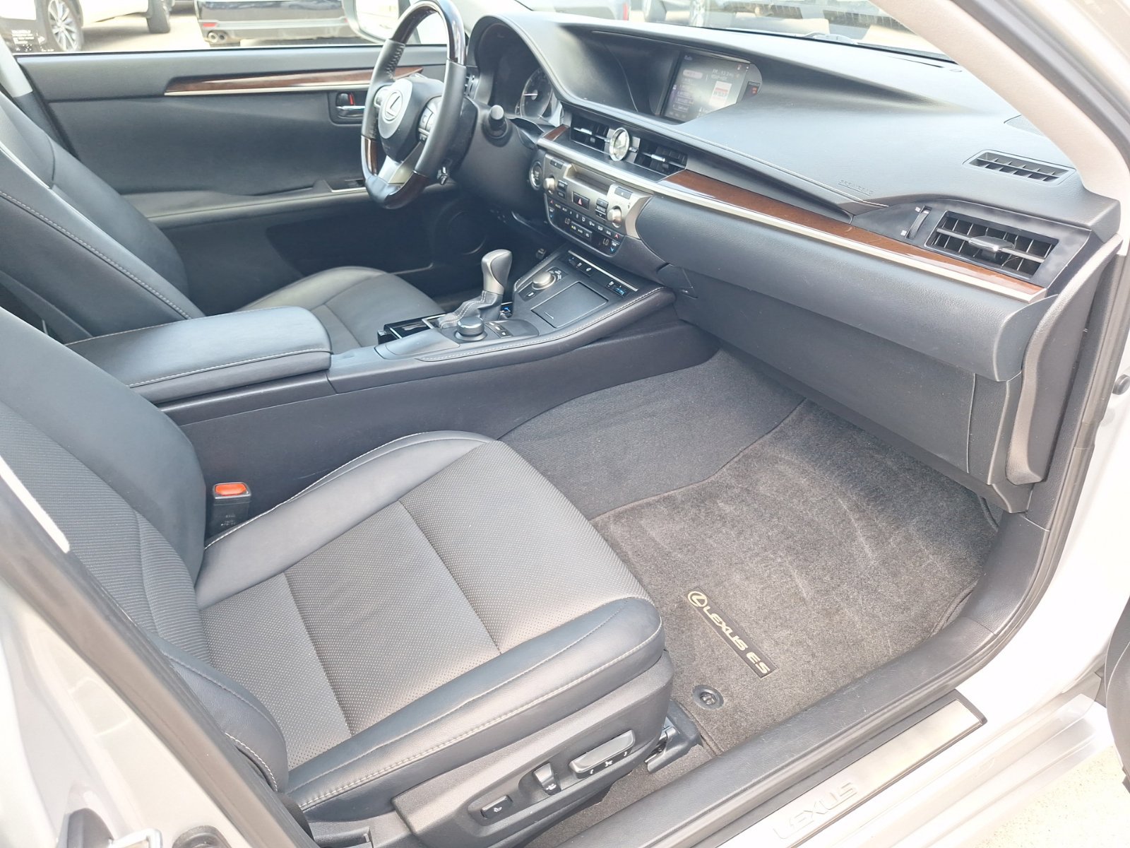 Used 2017 Lexus ES 350 w/ Premium Package FWD image 32