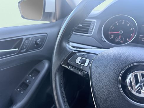 Used 2017 Volkswagen Jetta SE image 62