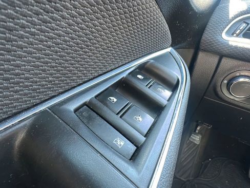 Used 2017 Chevrolet Cruze LT w/ Convenience Package FWD image 21