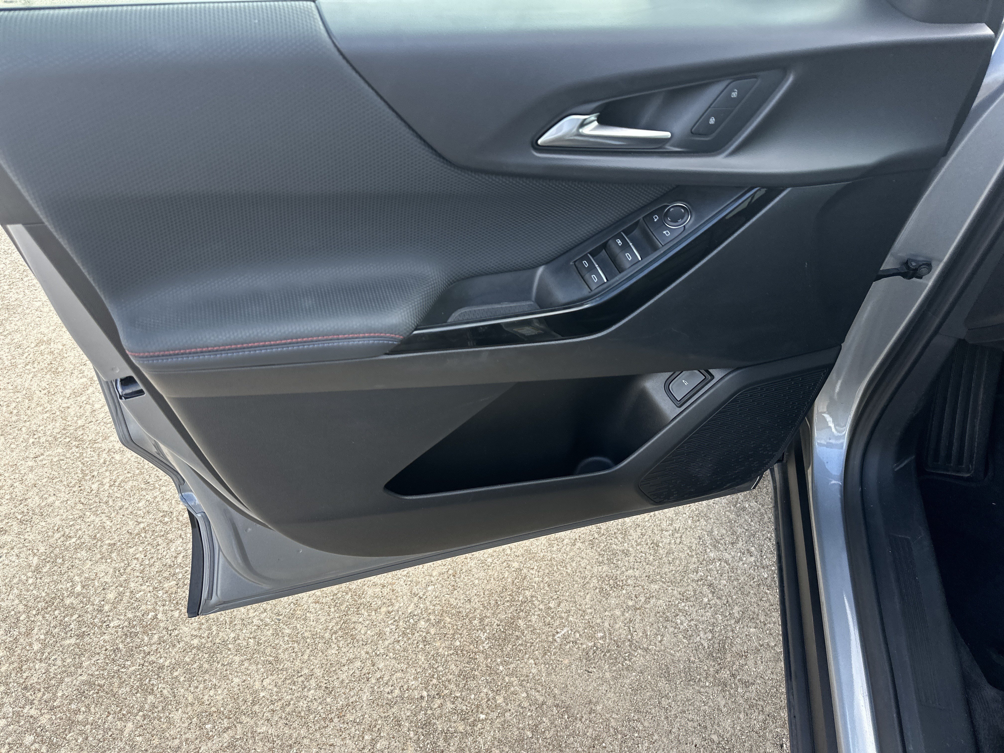 Certified 2025 Chevrolet Equinox RS AWD/4WD image 11