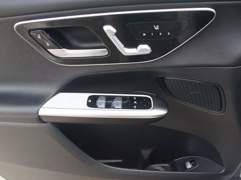 Used 2025 Mercedes-Benz GLC 300 image 28
