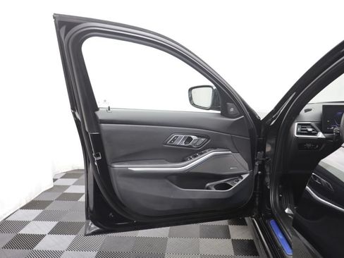 Used 2023 BMW 330i xDrive Sedan w/ Premium Package AWD/4WD image 4