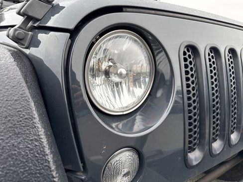 Used 2018 Jeep Wrangler Unlimited Sport S AWD/4WD image 29