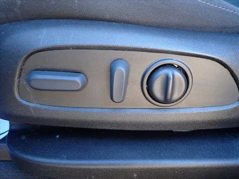 Used 2022 Chevrolet Traverse LT image 13