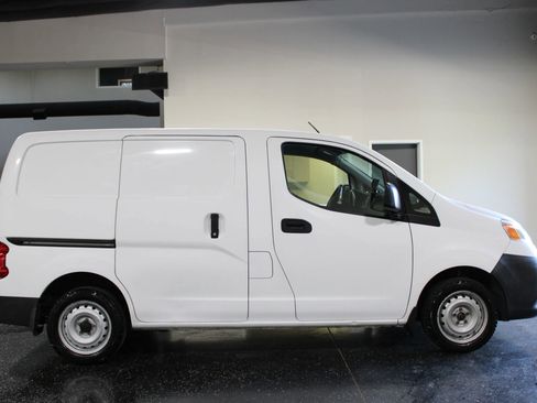 Used 2015 Nissan NV200 SV FWD image 2