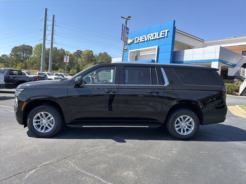 New 2026 Chevrolet Suburban LS image 8