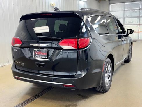 Used 2020 Chrysler Pacifica Touring-L FWD image 5