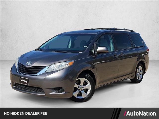 Used 2014 Toyota Sienna LE FWD image 1