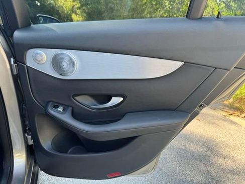 Used 2019 Mercedes-Benz GLC 300 4MATIC image 15