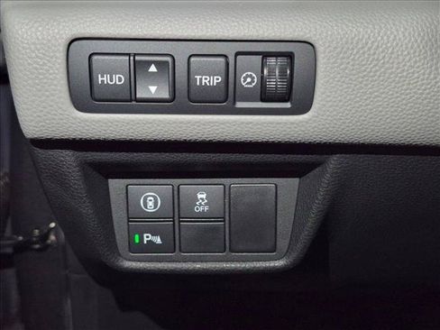 Used 2020 Honda Accord Touring image 11