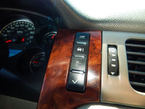 Used 2012 GMC Yukon XL SLT AWD/4WD image 12