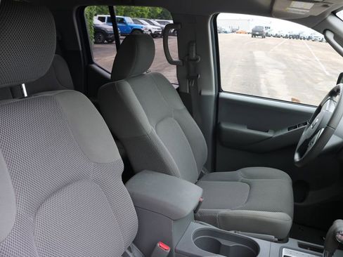 Used 2010 Nissan Frontier SE image 18