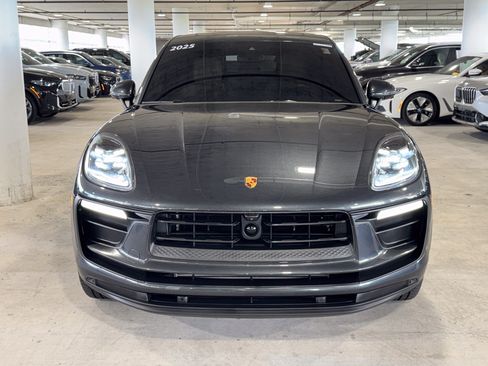 Used 2025 Porsche Macan AWD/4WD image 3